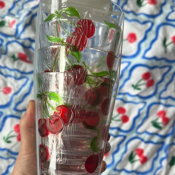 Cherry Design Party Glasses Set of 4 16oz - Picture 3 of 3